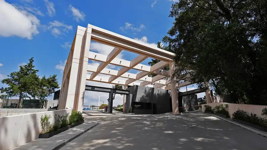 Pérgola de acceso