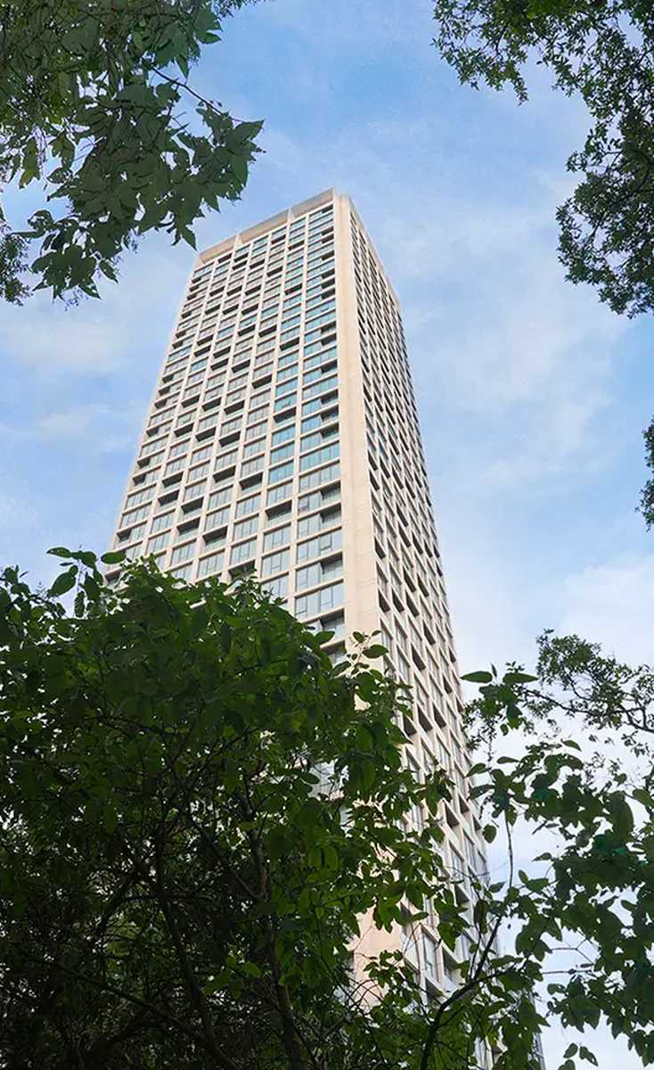 Torre de NUA Poniente vista desde el bosque privado