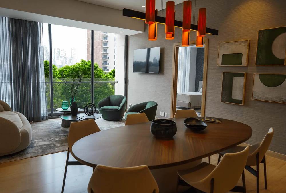 Sala y comedor de un departamento terminado en Torre 1